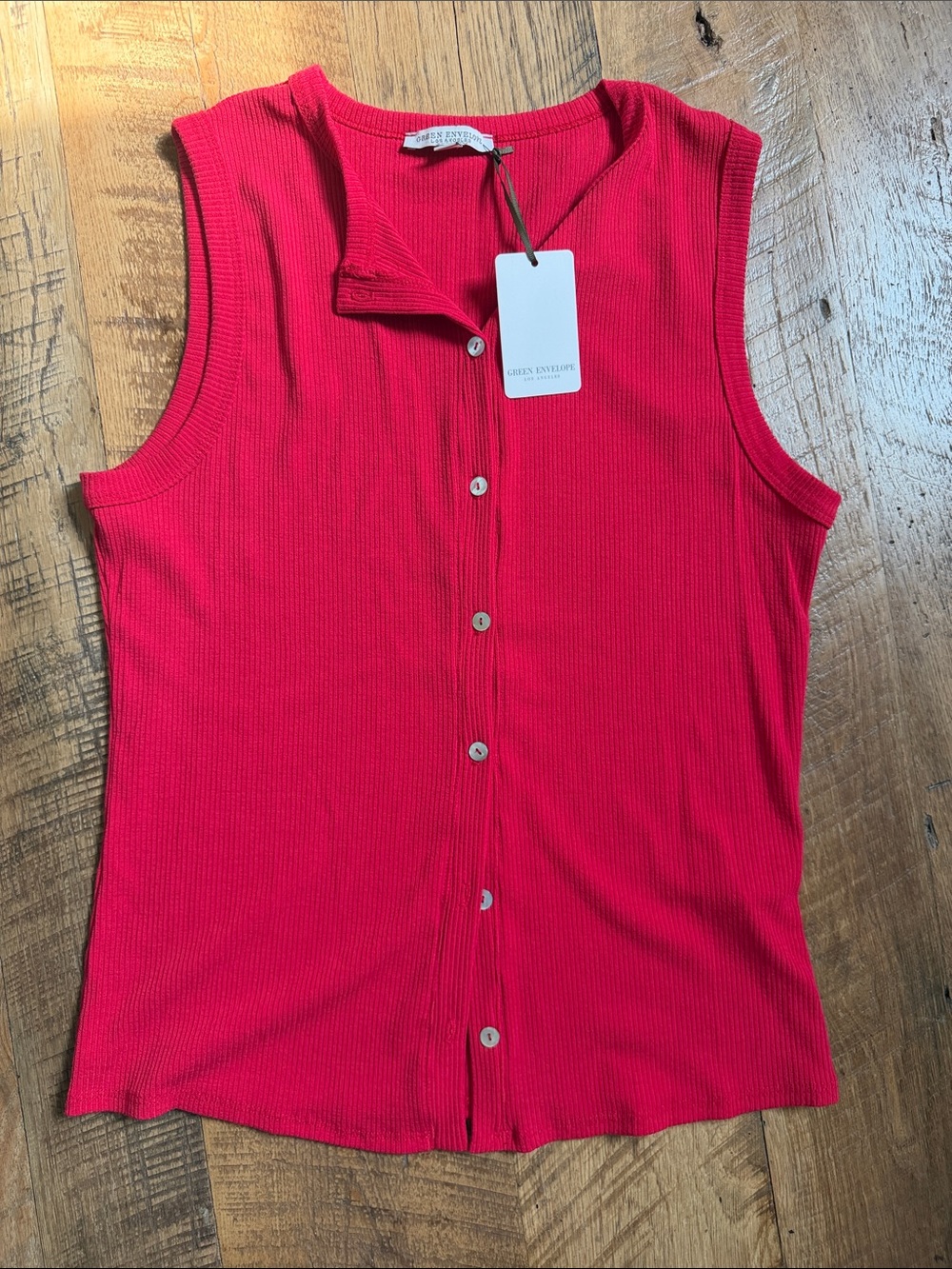 Green Envelope Sleeveless Button-Front Ribbed Tank - Red